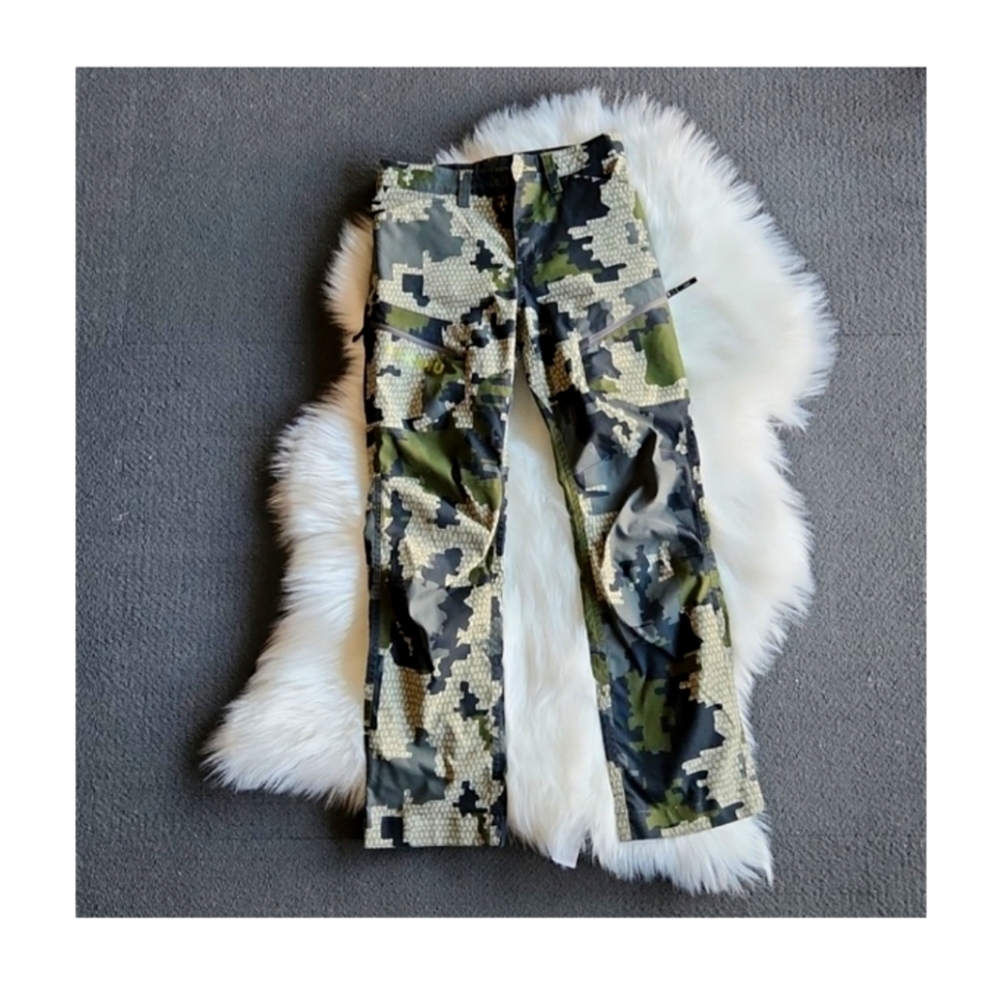 KUIU boys pants size 10/12